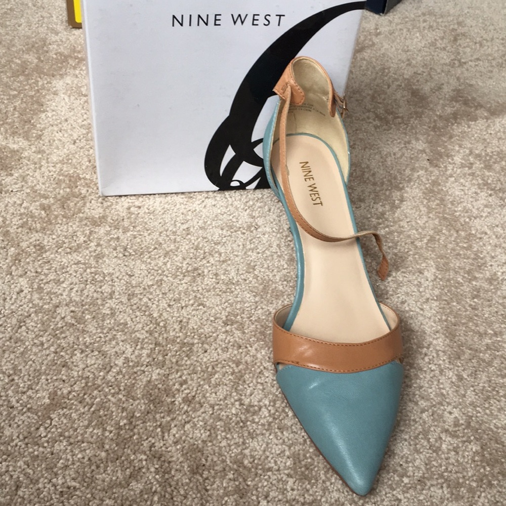 Nine West blue and tan heels - Picture 1 of 4